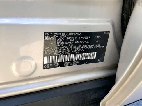 Used 2023 Toyota Venza XLE image 36