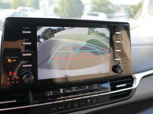 Used 2021 Toyota Sienna LE FWD image 33