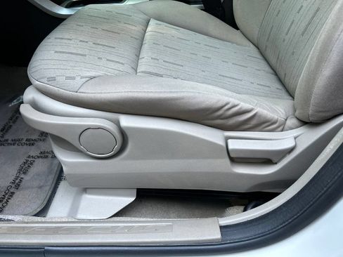 Used 2009 Ford Focus SE FWD image 14