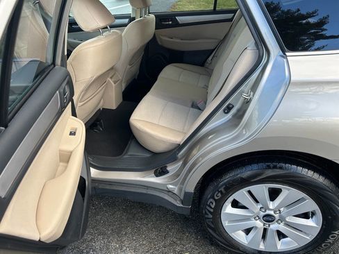Used 2015 Subaru Outback 2.5i Premium image 12