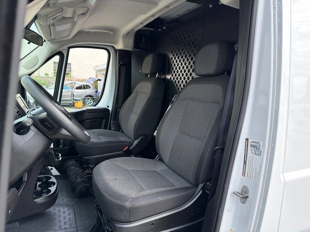 Used 2025 RAM ProMaster 2500 w/ U-Haul Equipment Group FWD image 18