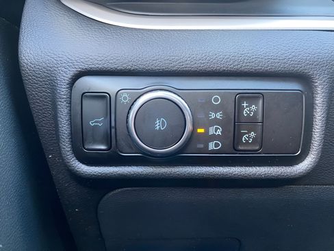 Certified 2023 Ford Explorer XLT w/ Equipment Group 202A AWD/4WD image 19