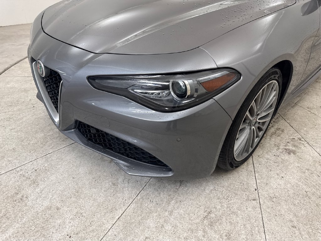 Used 2019 Alfa Romeo Giulia Ti w/ Quick Order Package 22Z Lusso RWD image 17