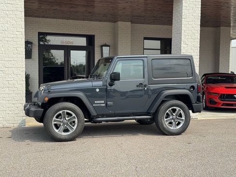 Used 2018 Jeep Wrangler Sport image 5