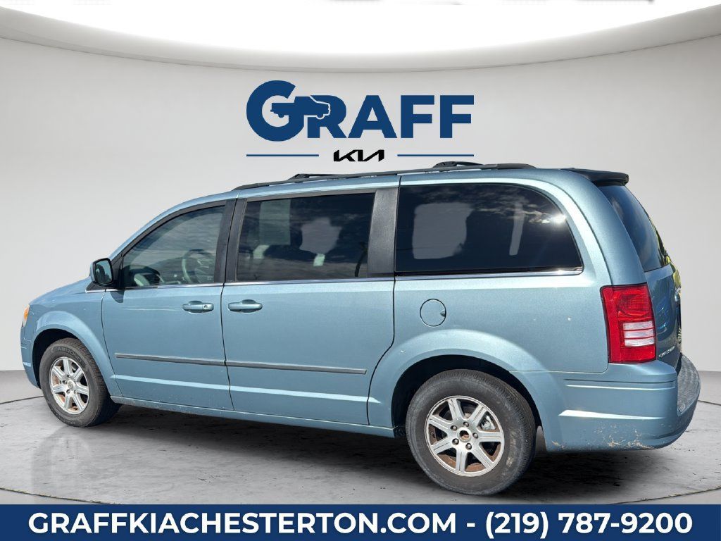 Used 2010 Chrysler Town & Country Touring FWD image 10