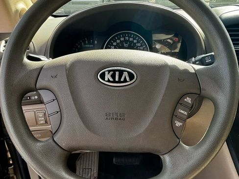 Used 2008 Kia Sedona LX image 15