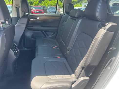 Used 2024 Volkswagen Atlas SE AWD/4WD image 7
