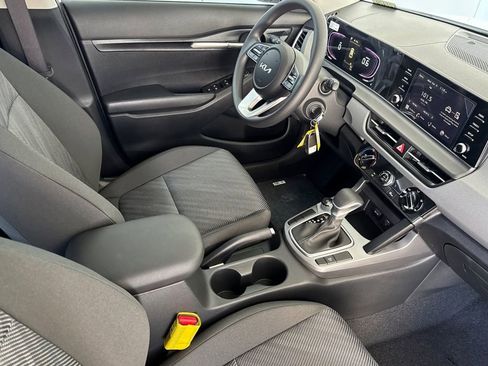 New 2026 Kia Seltos LX FWD image 16