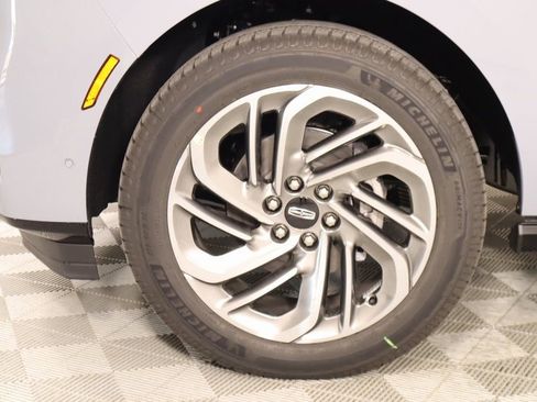 New 2025 Lincoln Navigator Reserve image 19