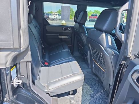 Used 2022 Ford Bronco Badlands w/ Sasquatch Package AWD/4WD image 12