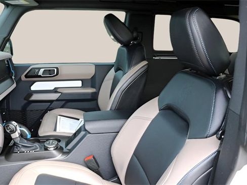 Used 2023 Ford Bronco Wildtrak image 11