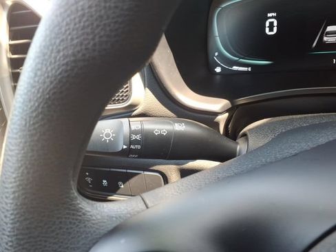 Used 2025 Kia Soul LX w/ LX Technology Package FWD image 19