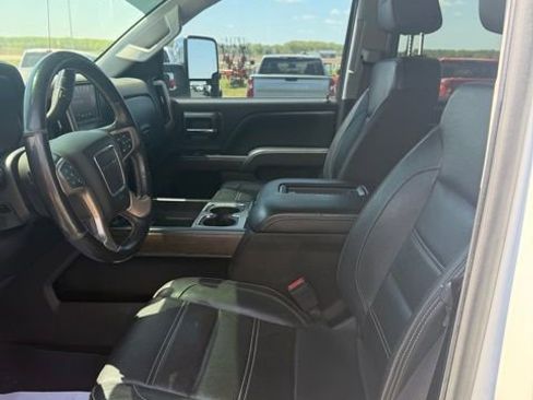 Used 2017 GMC Sierra 2500 Denali w/ Duramax Plus Package AWD/4WD image 10