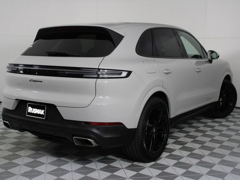 Certified 2024 Porsche Cayenne AWD/4WD image 7