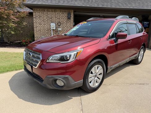 Used 2017 Subaru Outback 2.5i Premium AWD/4WD image 3
