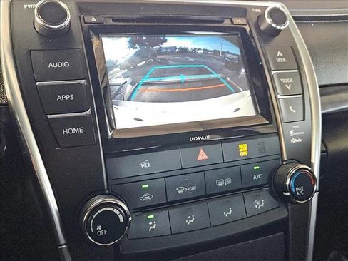 Used 2016 Toyota Camry SE image 11