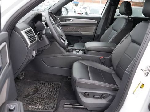 Certified 2023 Volkswagen Atlas Cross Sport SE image 13