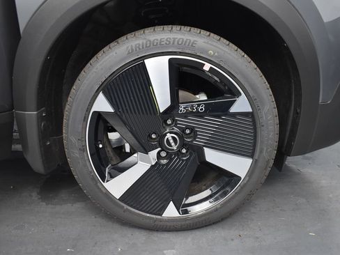 Used 2025 Nissan Kicks SR AWD/4WD image 6