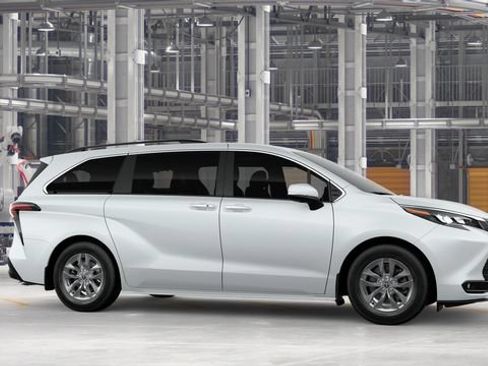 New 2026 Toyota Sienna XLE FWD image 15