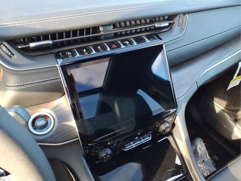 New 2025 Jeep Grand Cherokee Limited AWD/4WD image 18