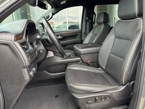 Used 2023 Chevrolet Suburban Premier image 22