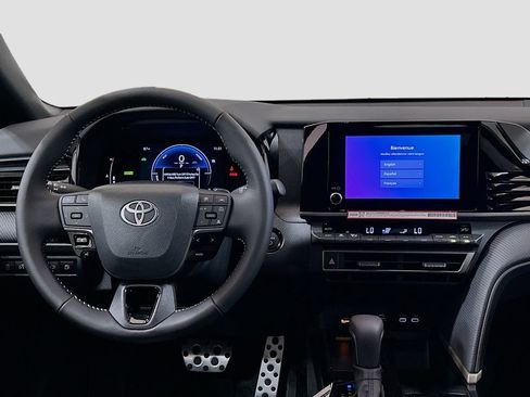 New 2026 Toyota Camry Hybrid FWD image 18
