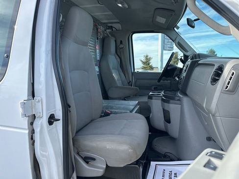 Used 2014 Ford E-250 and Econoline 250 w/ Power Group image 23