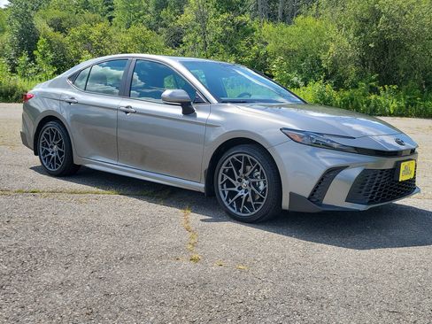 Used 2026 Toyota Camry SE w/ Convenience Package AWD/4WD image 3
