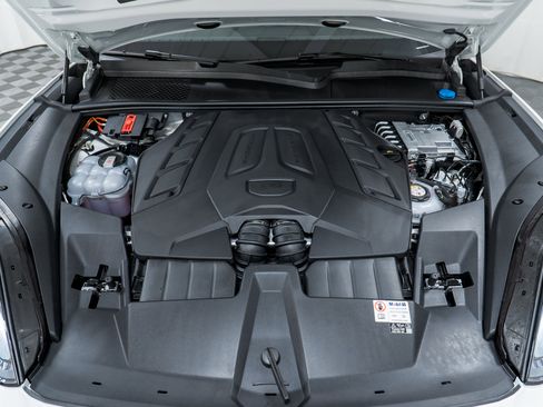 Certified 2024 Porsche Cayenne Turbo image 12