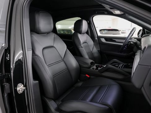 Certified 2025 Porsche Cayenne Coupe image 29