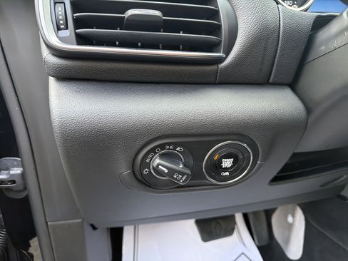 Used 2019 Maserati Levante image 11