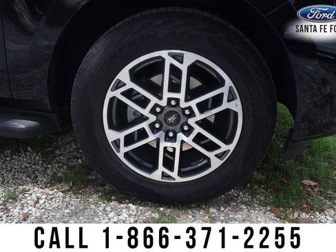 Used 2025 Ford Expedition Active AWD/4WD image 5