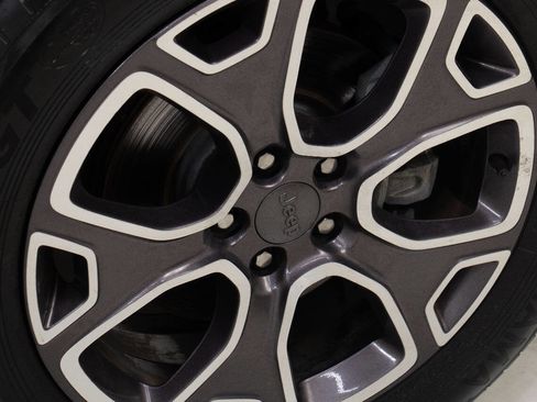 Used 2017 Jeep Renegade Limited image 69