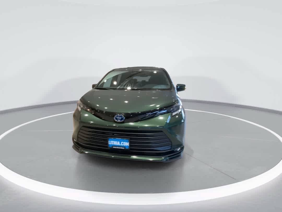 Certified 2025 Toyota Sienna XLE Woodland Edition AWD/4WD image 3