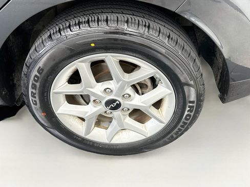 Used 2025 Kia Soul LX w/ LX Technology Package FWD image 11