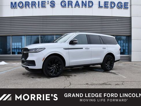 New 2026 Lincoln Navigator Reserve w/ Jet Appearance Package image 1