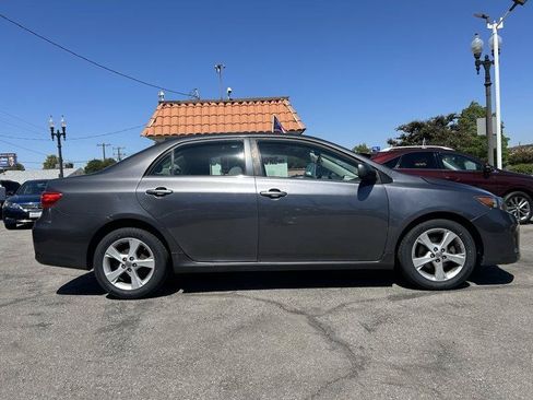 Used 2013 Toyota Corolla LE w/ Premium Pkg FWD image 3