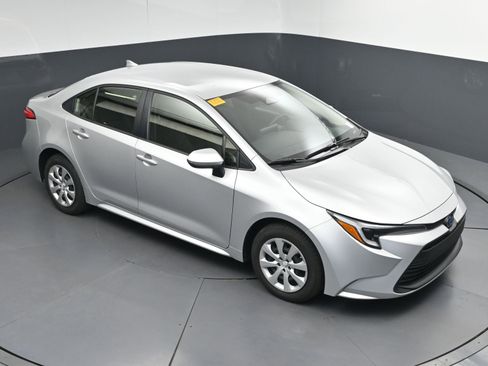 Used 2025 Toyota Corolla LE image 33