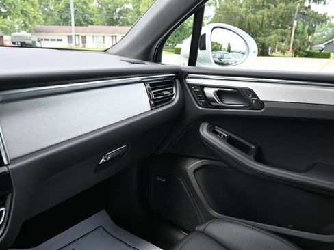 Used 2026 Porsche Macan AWD/4WD image 28