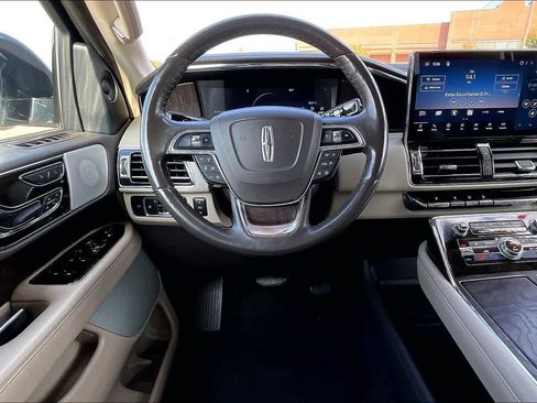 Used 2022 Lincoln Navigator Reserve AWD/4WD image 12