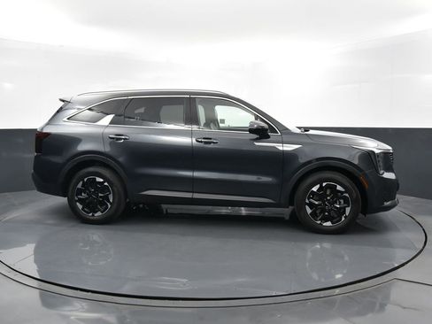 Used 2024 Kia Sorento S image 40