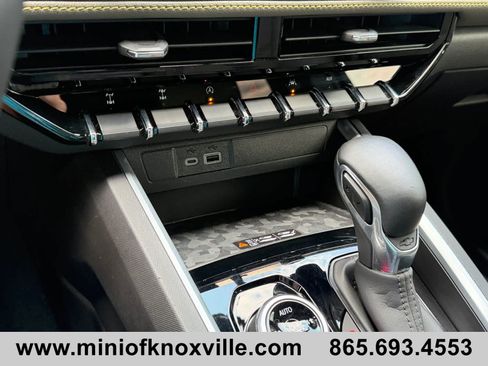 Used 2024 Chevrolet Colorado ZR2 w/ ZR2 Convenience Package III AWD/4WD image 29