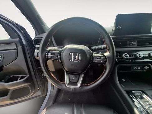 Used 2025 Honda Pilot TrailSport image 12