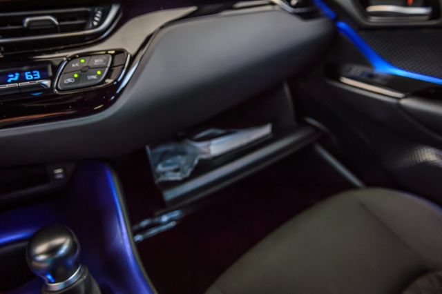 Used 2020 Toyota C-HR XLE FWD image 34