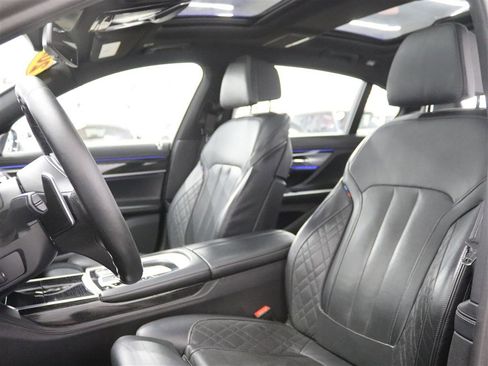 Used 2020 BMW 750i xDrive w/ Executive Package image 14