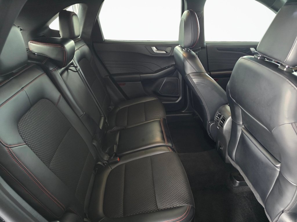 Used 2025 Ford Escape ST-Line Select AWD/4WD image 38