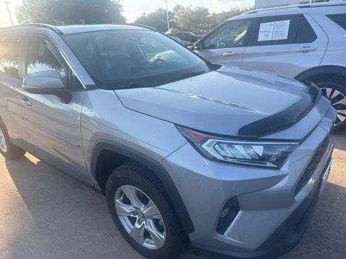 Used 2020 Toyota RAV4 XLE w/ Convenience Package FWD image 1