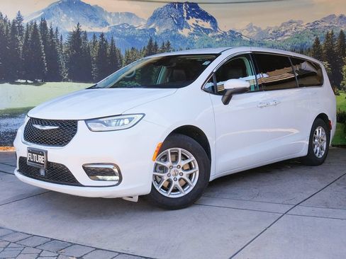 Used 2023 Chrysler Pacifica Touring-L FWD image 1