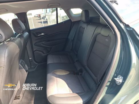 Used 2025 Chevrolet Trax LT FWD image 18