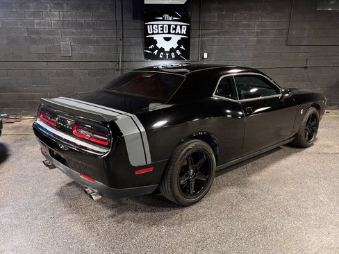 Used 2015 Dodge Challenger SXT RWD image 10
